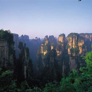 單獨(dú)成團(tuán)N線：張家界、天子山、寶峰湖、猛洞河漂流、鳳凰古城四晚五日湘西全景游