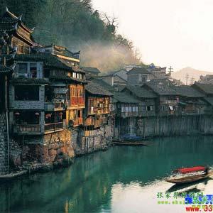 喜樂F線：（熱賣）天門山、天子山、袁家界、鳳凰古城純玩四日游